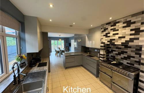 The Plum Tree - 5 luxury modern bedrooms - Photo 39