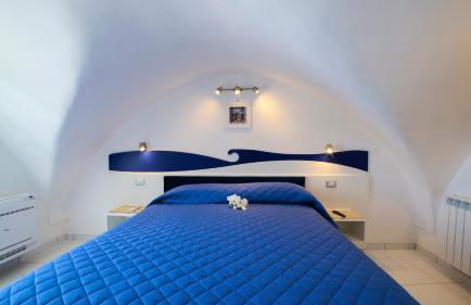 Admiring Amalfi - Photo 24