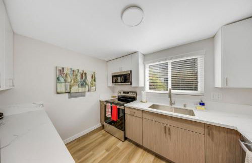 Oneluxstay 3BR Home Near the Beach - Foto 31