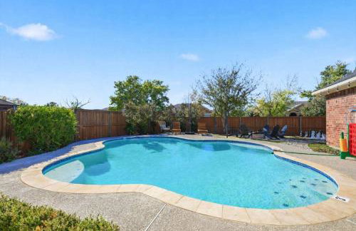 4-BD 2-BA with Backyard Pool Retreat + Game Room - Foto 36