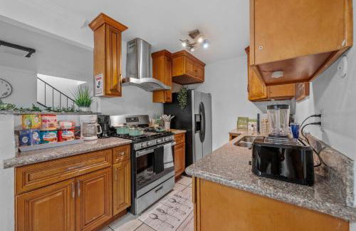 Entire Private Home with 4 Bedrooms 2 Bathrooms, Garage & Gated Yard, Near San Diego Gaslamp, Beach, Available Now - Foto 14