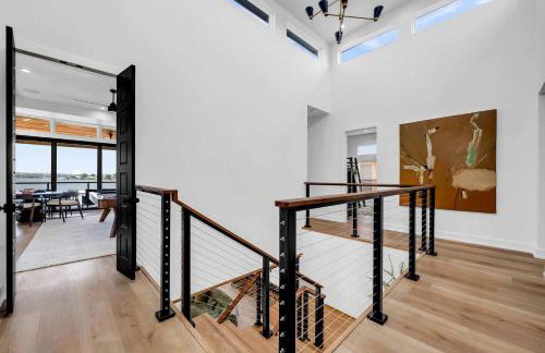 Lakefront Stay for 16 with Pool Dock & Game Room - Foto 27