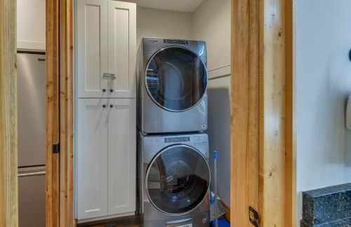 Lakefront Gem with Fire Pit in Chinquapin Resort! - Foto 9