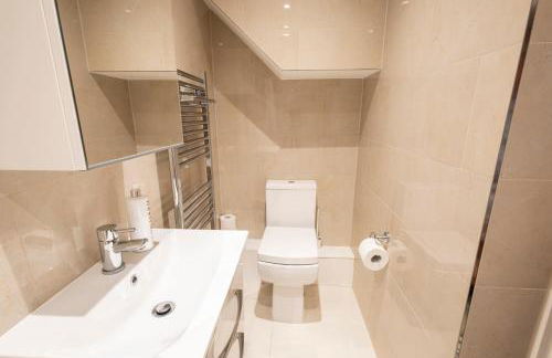 London VEGETARIAN Smoke & Pet Free En-suite with EV parking - Foto 5