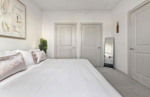 Stylish Ground Floor 2BR 2BA with Private Patio - Foto 27