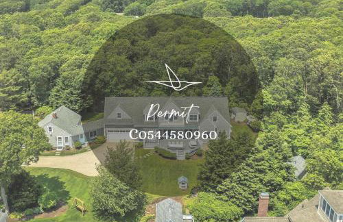 Stay 1 Block from Ocean at 7-Bed Retreat with Yard, Deck and Game Room, Host Up to 22 Across 16 Beds, Gas Fireplace, Gas Grill, Ample Parking, Walk to Menauhant Beach, Perfect for Family Getaway, 24 Hr Hospitality - Foto 76