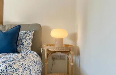 Stylish Barn with Meadow Views & Brookside Garden - Foto 10