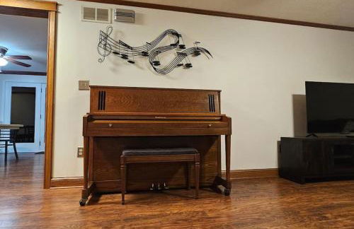 GameRoom, HotTub, Piano, 5mi to OldManCave - Hocking Hills Copper House - Foto 53