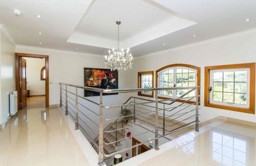 Luxury Villa with Private Pool, Gym & Leisure Room by Gale Beach LM25 - Foto 35