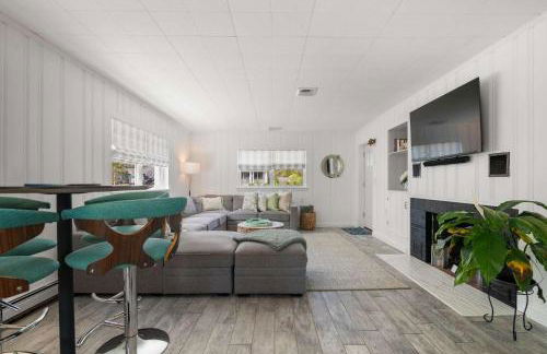 Sleeps 14 Home w Pool Great for Families - Photo 8