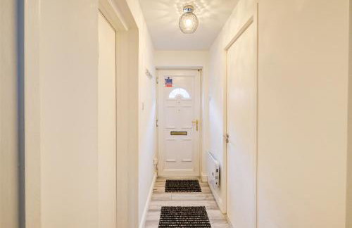 Stylish 1 Bed Apt 4 Min to Airport WiFi & Parking - Foto 6