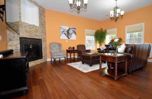 9 Bedroom Saratoga Retreat, In-Ground Heated Pool, HotTub, Firepit, Gourmet Kitchen, Private Office - Foto 34