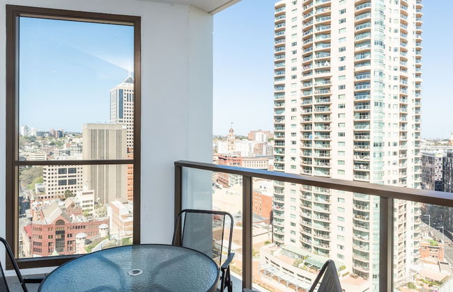 New 2 Bedroom Darling Harbor Apartment - Photo 9