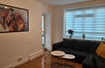Spacious Two Bedroom Apartment in Battersea, Free Parking - Foto 10