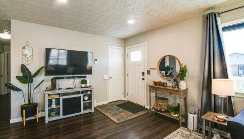 Updated Townhome Near Airport and Shopping! - Foto 2