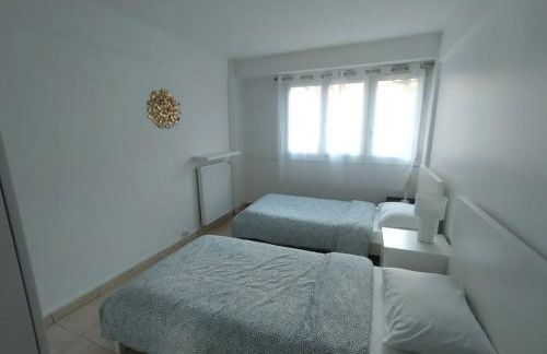 5 mn, 450m walk Metro La Defense, 3 bedrooms, Parking - Foto 5