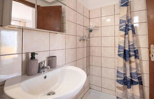 Elithas Central & Budget Stay - Foto 14