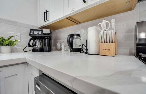 Brand New Apt w Parking Blocks from Downtown- E - Photo 16