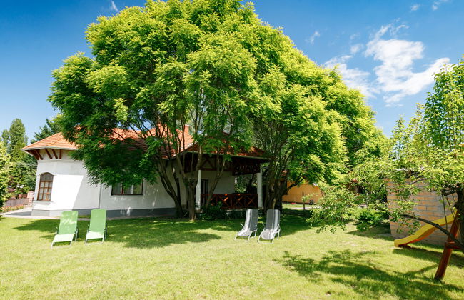 5 bedroom House in Balatonboglár with garden and terrace - Photo 1