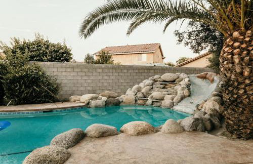 Stunning Home with Pool, Game Room and Firepit - Photo 3