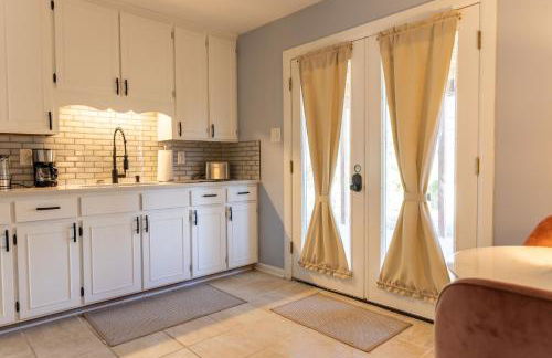 Charming 3BR Home With a Deck and Yard - Photo 19