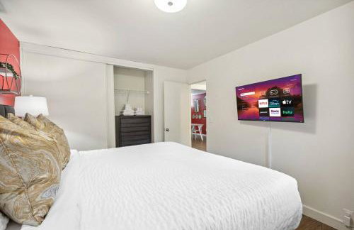 Cozy DT Bellevue Apt | Fast Wi-Fi & Free Parking - Foto 36