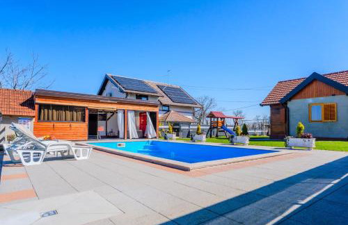 Timber Cottage With Pool - Happy Rentals - Foto 37