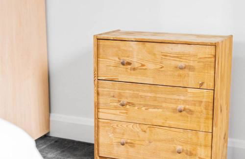 Three Bed House - Parking - Garden - Fast Wi-Fi 19LL - Foto 61