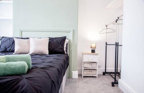 Manchester 3BR House Contractor Hospital Uni - Foto 13