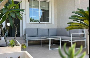 BONITO ADOSADO CON PISCINA A 200 M DE LA PLAYA - Foto 1