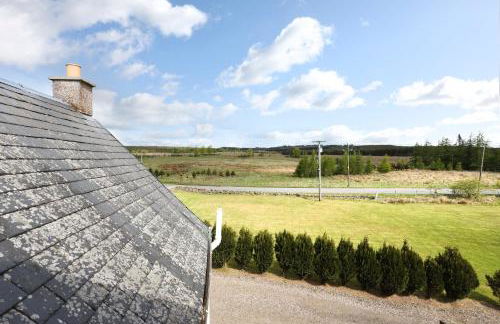 JOIVY Greenknowes Estate with Hot Tub and Bar - Farmhouse and Lodge - Photo 56