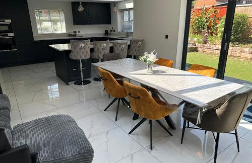 PARK VIEW, 6 bed family home, wifi parking, garden - Foto 5