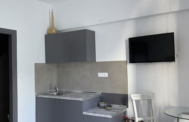 Niriides Hotel & Apartments - Photo 33