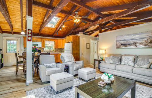 Breathtaking Newbury Cottage with Deck on Chalk Pond - Foto 7