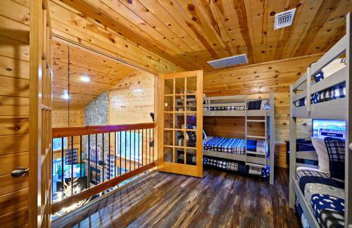 Hickory Bear - Cabin surrounded by pines, Sleeps 10, Hot Tub, Fire Pit, Arcade, Foosball Table & Deck Slide - Photo 50