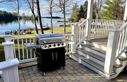 Gorgeous Cottage with Hot-tub and Games in Beaver Cove, Maine - Foto 37