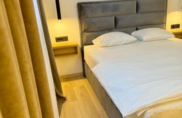 LUX Apartments - Photo 20