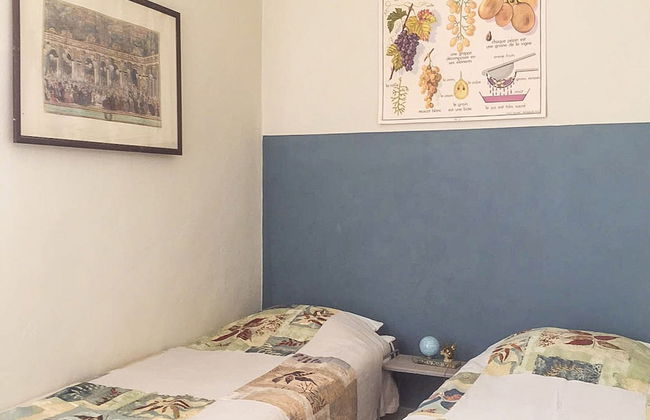 Historic Mansion by River Cenevieres - Foto 12