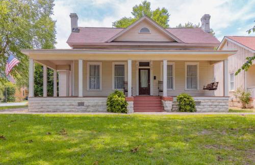 Wrap-Around Porch Uptown Stay-Pets Welcome! - Foto 43