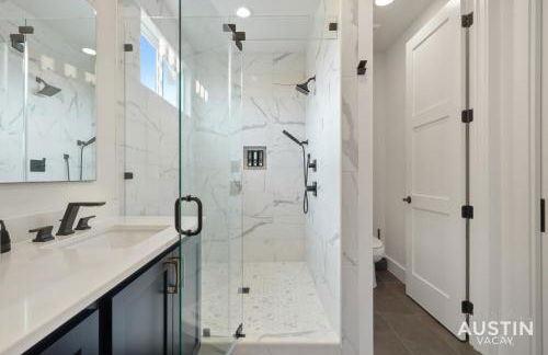 Luxurious Modernism with Private Hot Tub and Garage - Foto 35