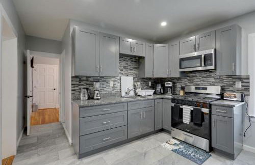 All-Season Fun! Charming Apt 3 Mi to Blue Hills - Foto 2