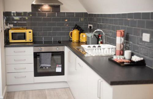 Orchid Lodge - Two Bed Generous Flat - Parking, Netflix, WIFI - Close to Blenheim Palace & Oxford - F4 - Photo 36