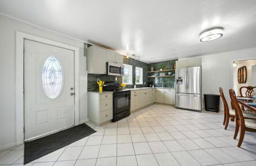 Liberty Lakefront Home - Pool, Hot Tub, Sauna - Foto 11