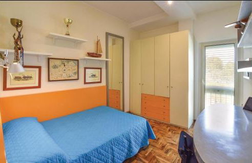 Amazing Home With Pool - Photo 24