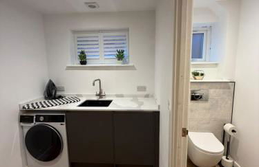 Luxury House, Great Location in Redditch - Contractors - Families - Groups - Relocators - Sleeps 9 - Foto 13