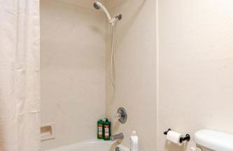 l NEW l 5BR 3BTH Large and Modern Home l Central LOC l 1 ACRE lot - Foto 38