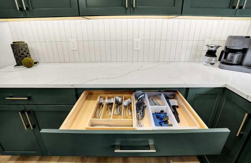 Luxury Townhouse with Fireplace Rooftop Deck Close to Downtown-Family Friendly - Foto 19