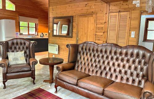 Shrew Lodge-woodland Lodges-Hot Tub-Pembrokeshire-Tenby - Foto 3