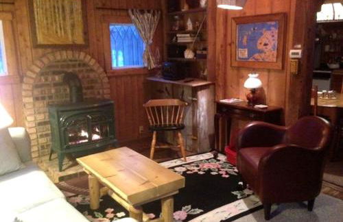 Charming and Secluded Log Cabin Rental on Small Farm near Lake Michigan - Foto 6