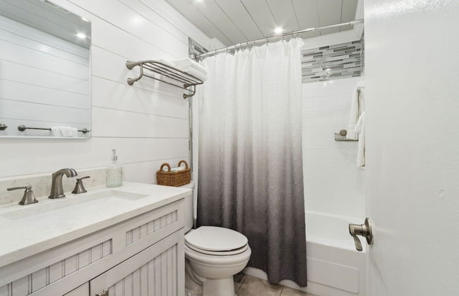 Beach Condo Miles-long Views Sand and Sea, Access to Private Fishing Pier by RedAwning - Foto 23